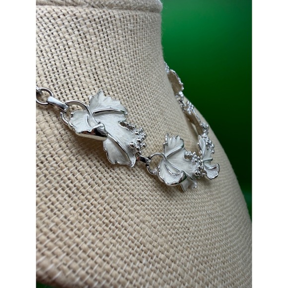 Vintage MCM Sarah Coventry Whispering Leaves 17" j‎ Hook necklace - Picture 7 of 8